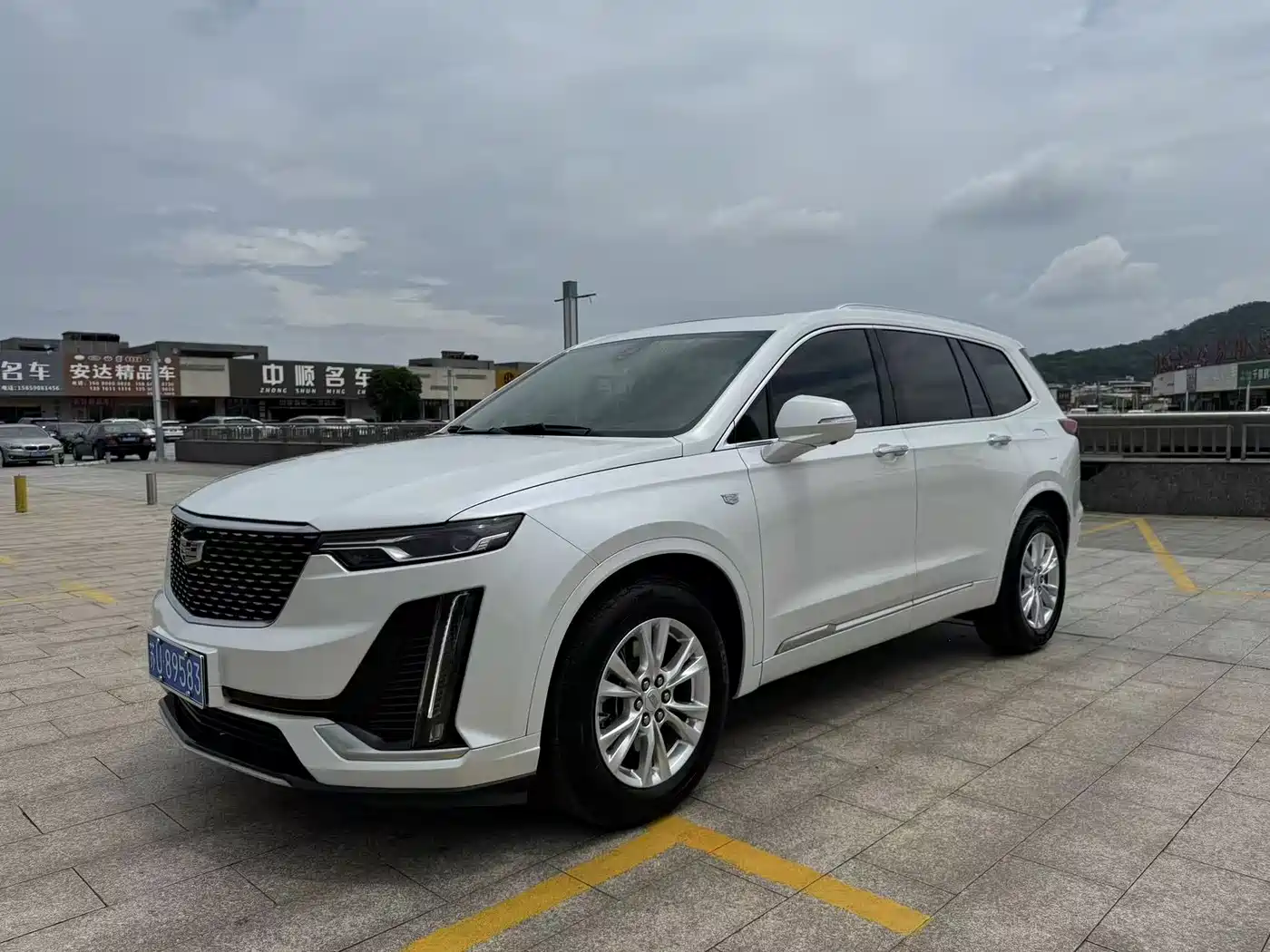 Photo 1 - Cadillac XT6
