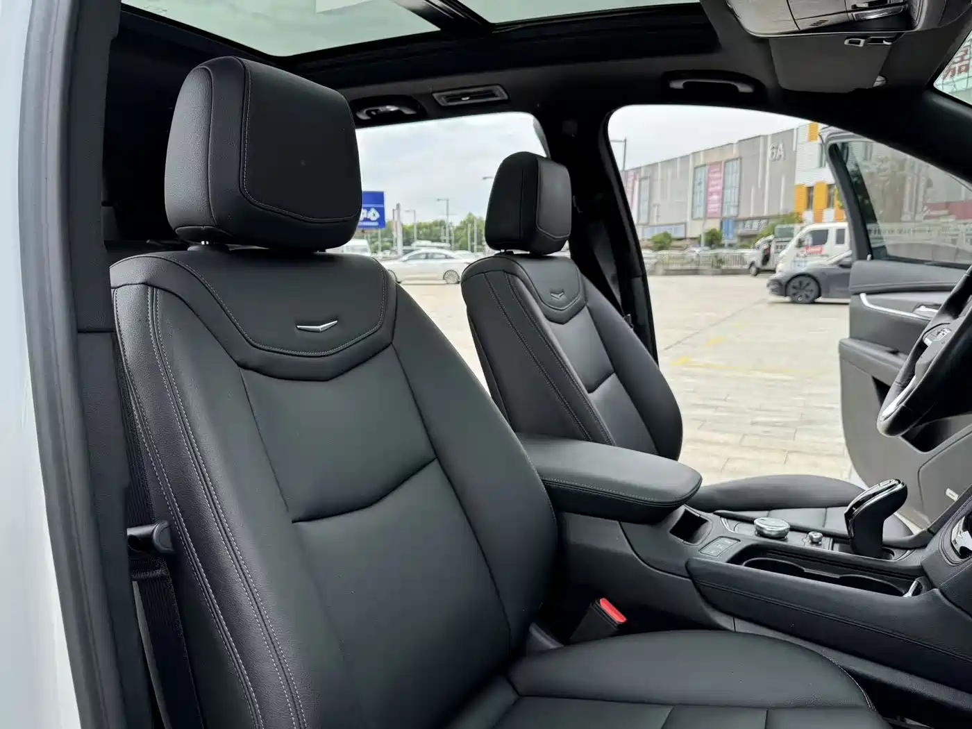 Photo 35 - Cadillac XT6