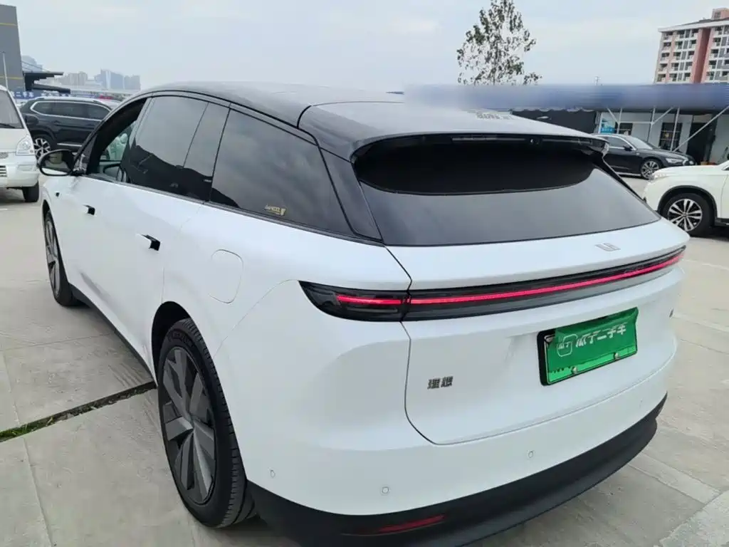 Фото 5 - Li Auto i6