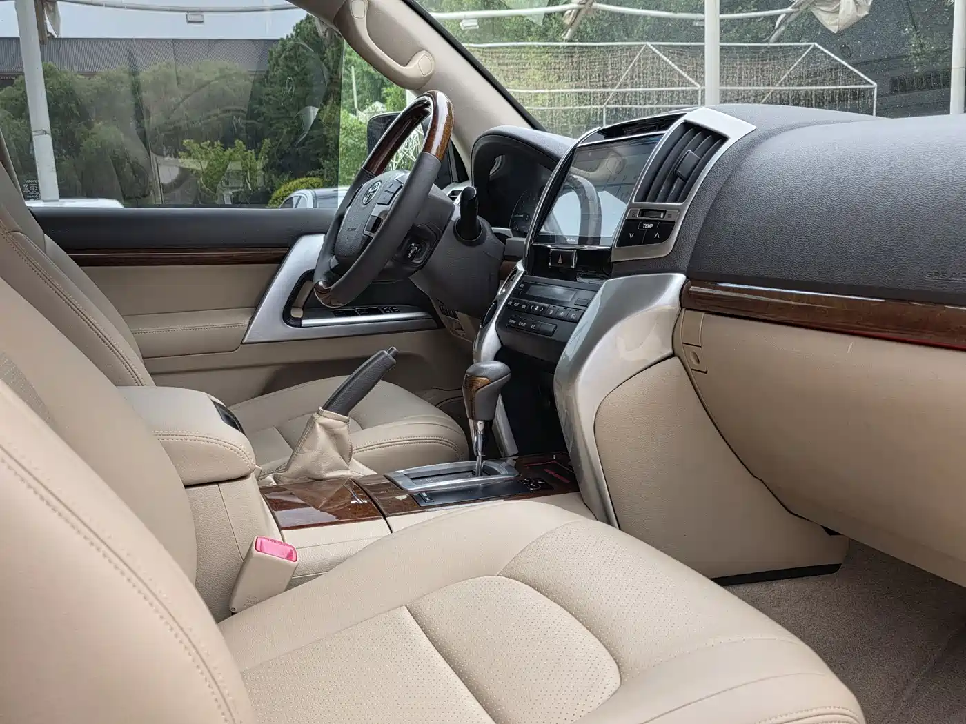 Toyota Land Cruiser (Import) 2015 4.0L V6 Middle East Limited Edition фото 14