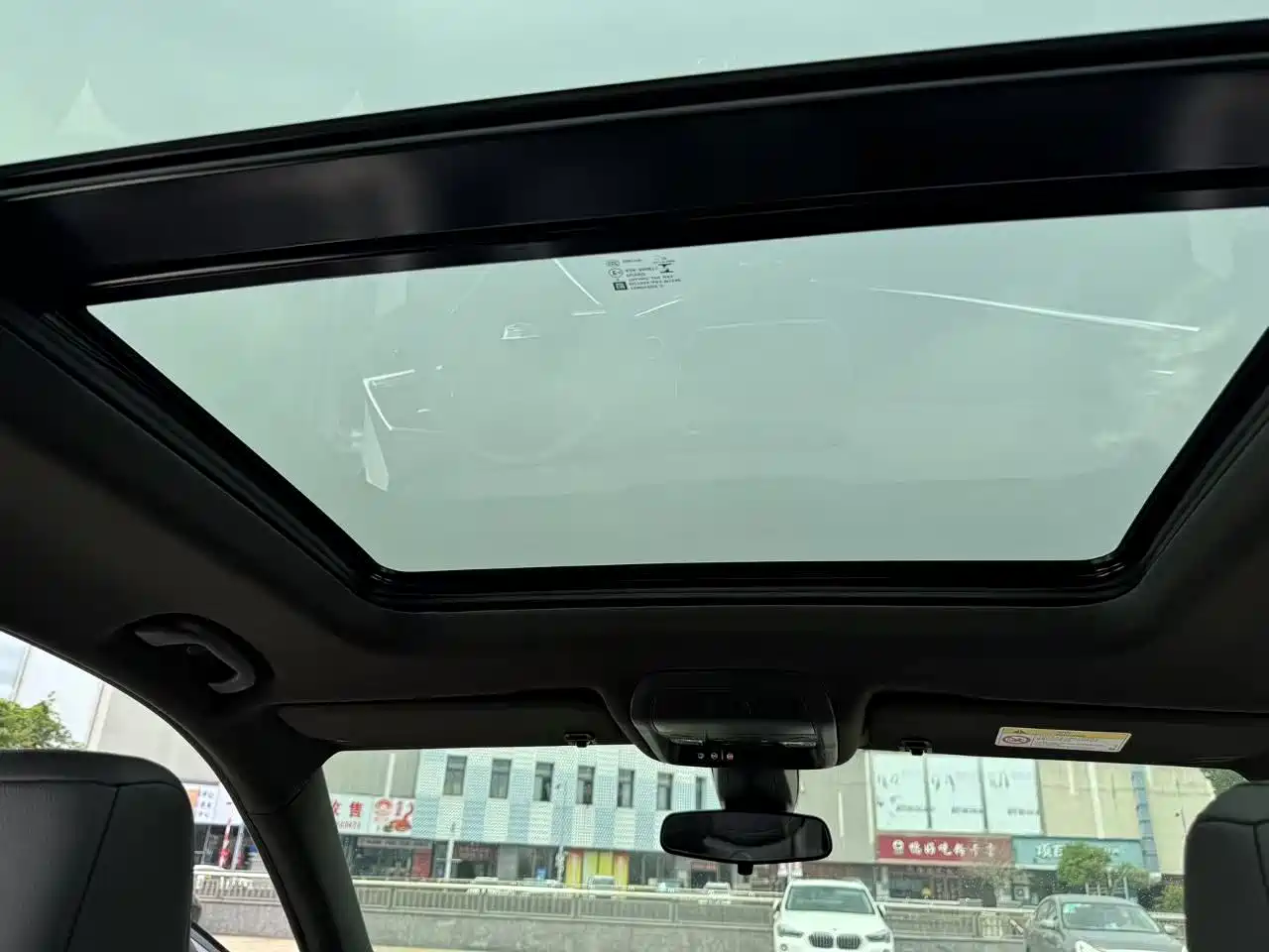 Photo 28 - Cadillac XT6