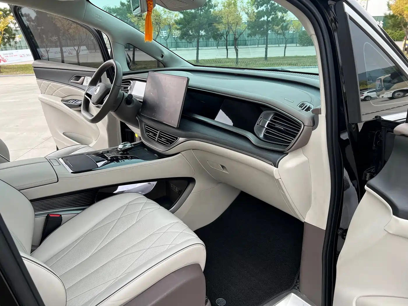 Denza D9 2023 2022 DM-i 970 AWD Flagship