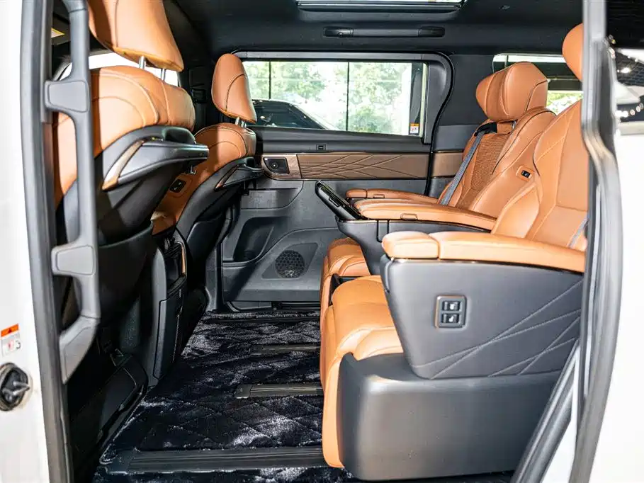 Toyota Vellfire 2024 Crown Hybrid 2.5L Executive Premium Edition фото 11