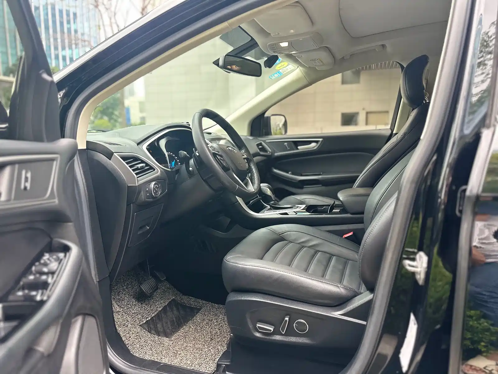 Фото 8 - Ford Edge