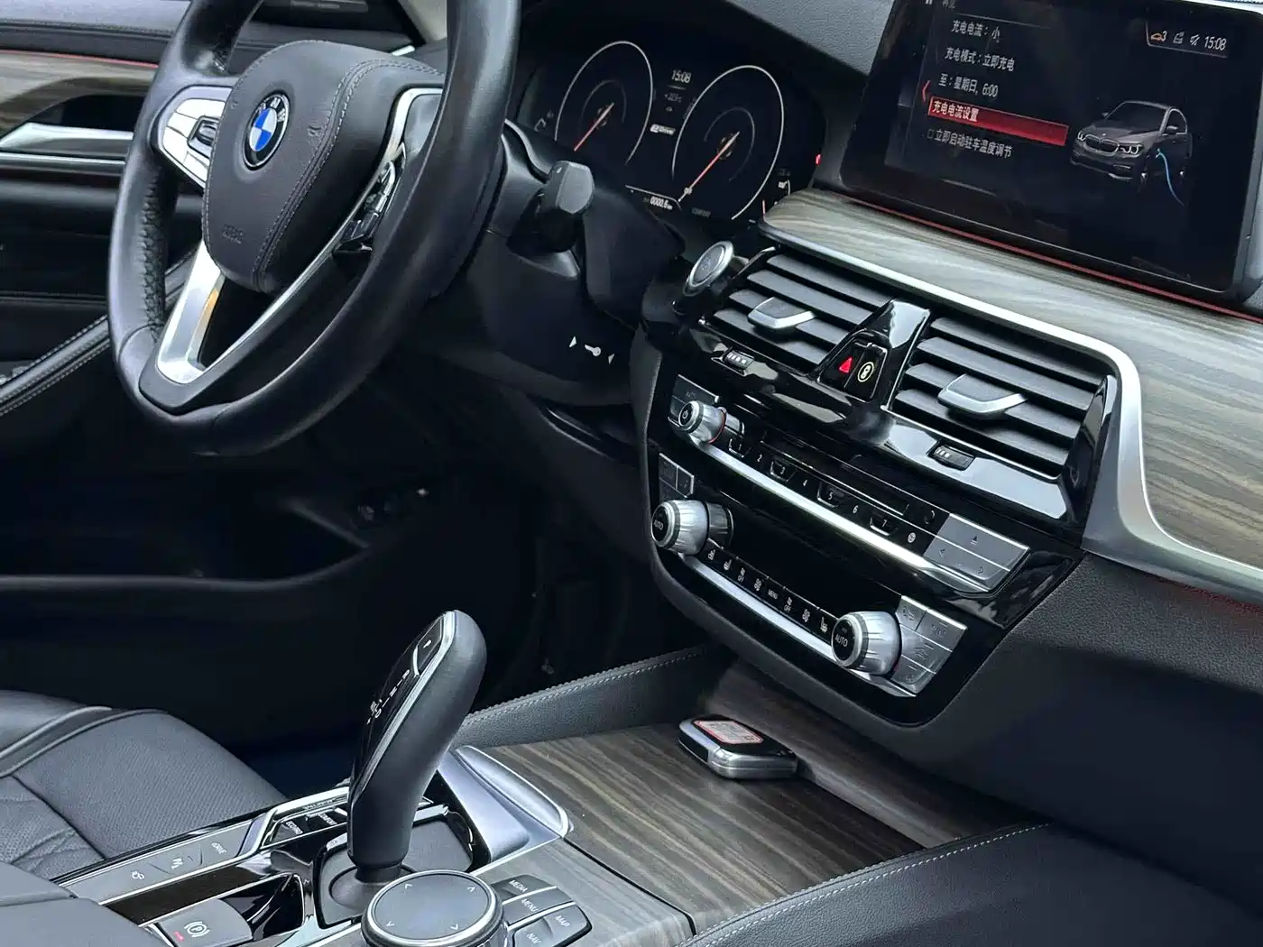 BMW 5 Series New Energy 2019 530Le Luxury Package фото 4