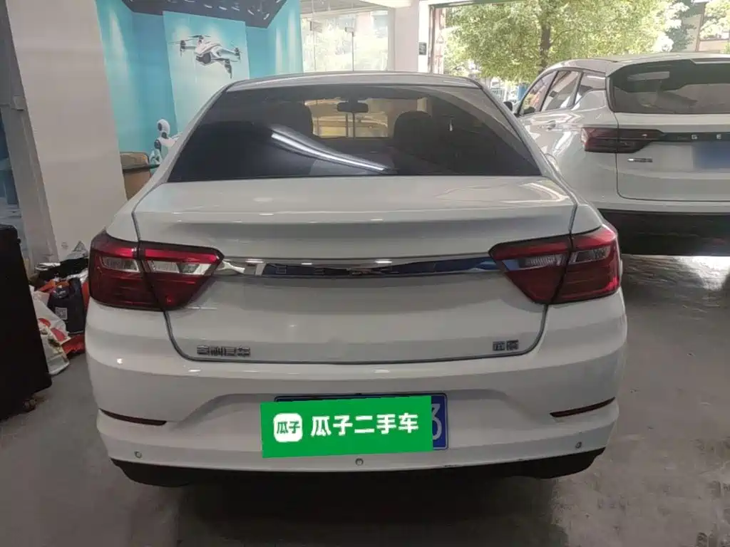Фото 6 - Geely Vision
