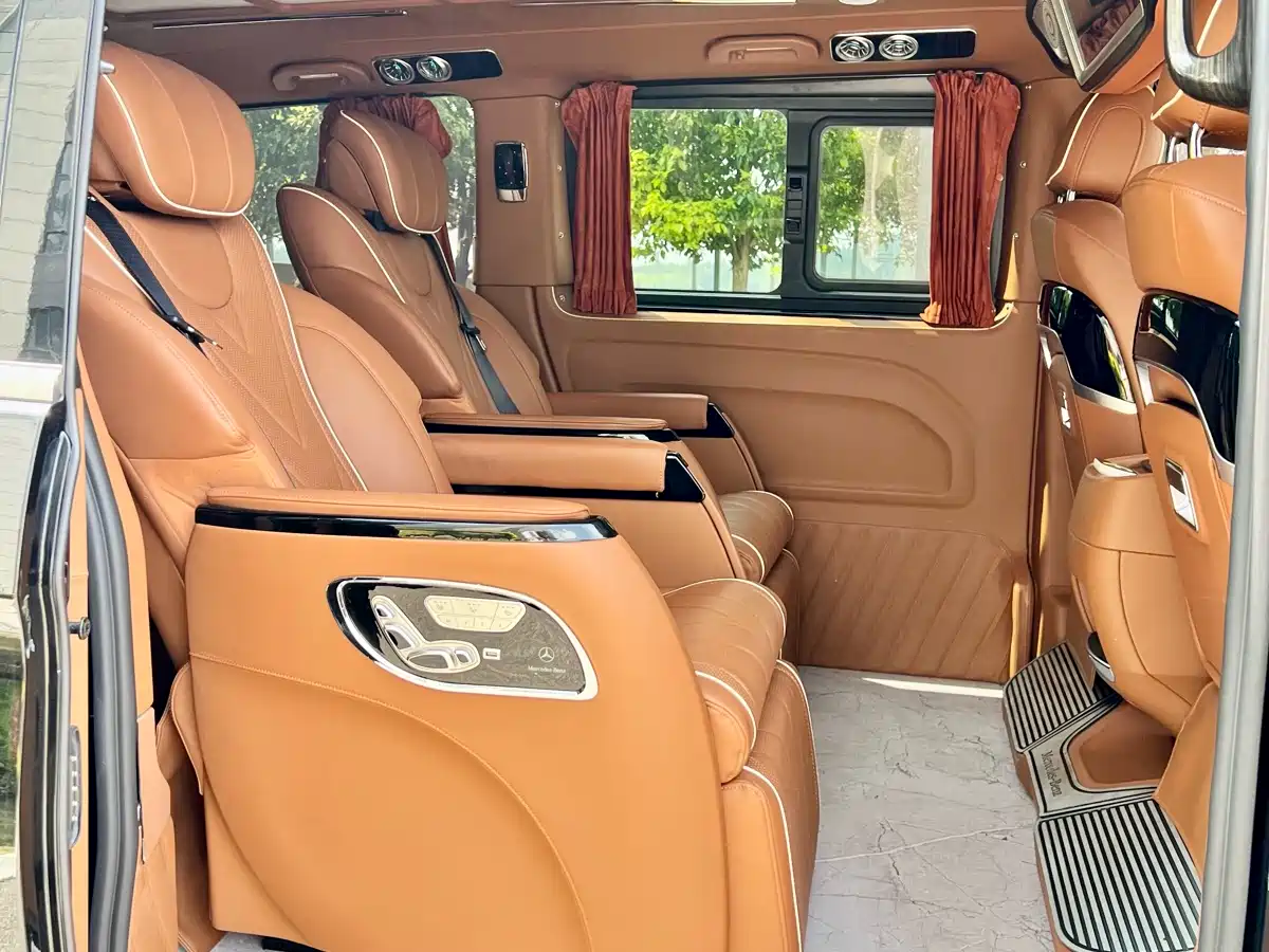 Mercedes-Benz Vito 2023 2.0T Elite 7-Seater фото 9