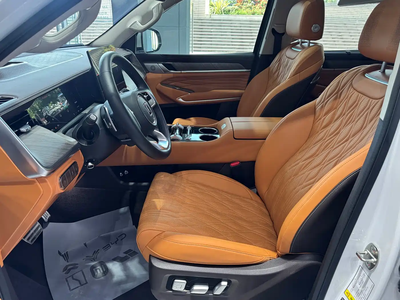 Tank 500 EV 2026 Hi4-T Smart Edition фото 8