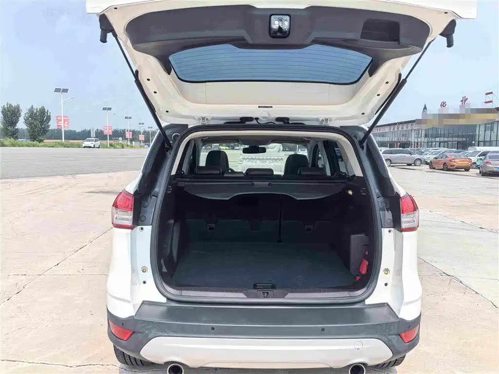 Фото 12 - Ford Kuga