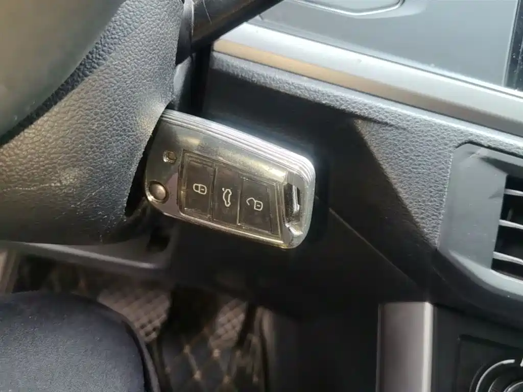 Volkswagen Polo 2019 Plus 1.5L Automatic Panorama Enjoyment Edition фото 9