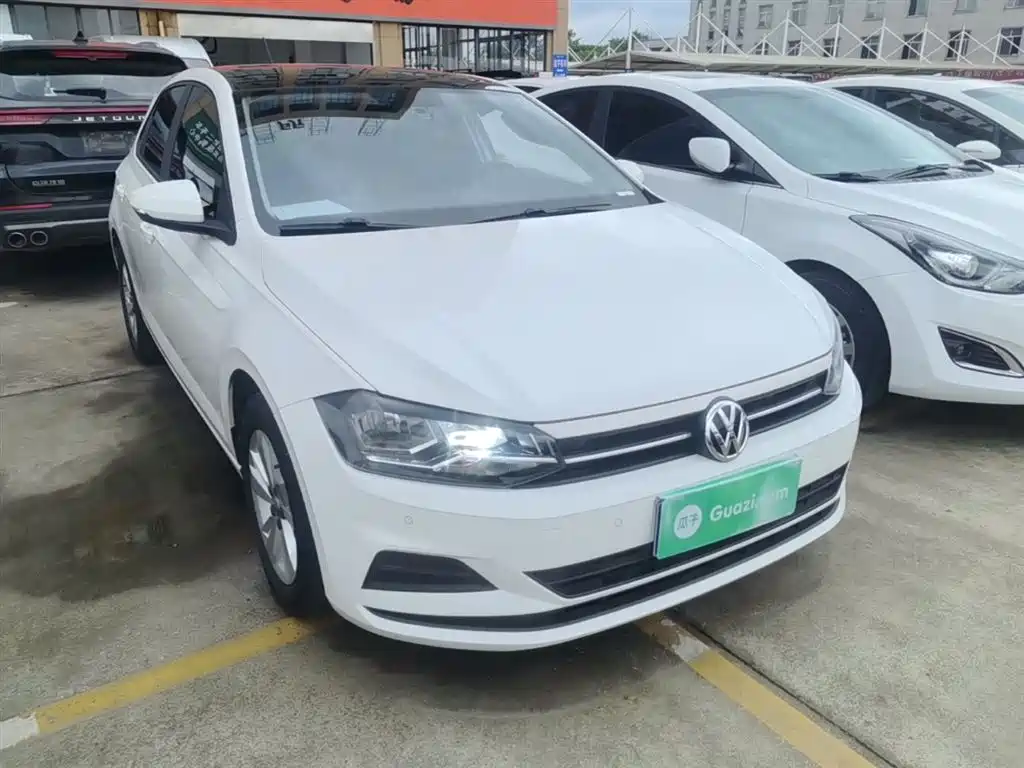 Volkswagen Polo 2019 Plus 1.5L Automatic Panorama Enjoyment Edition фото 4