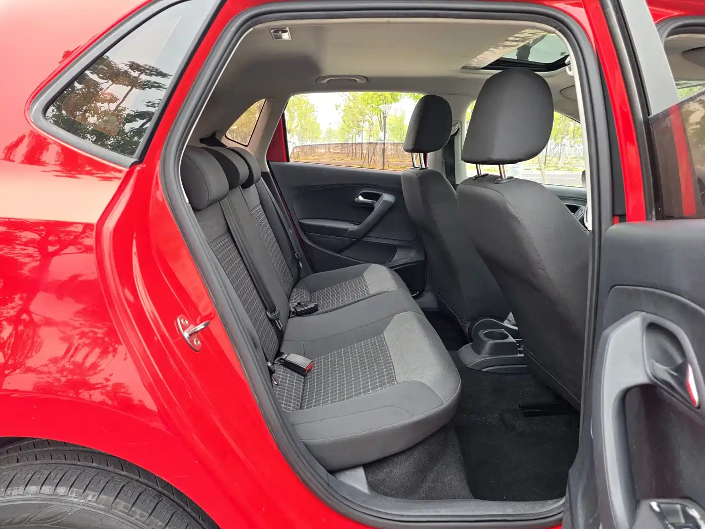 Volkswagen Polo 2016 1.6L Automatic Comfort фото 11