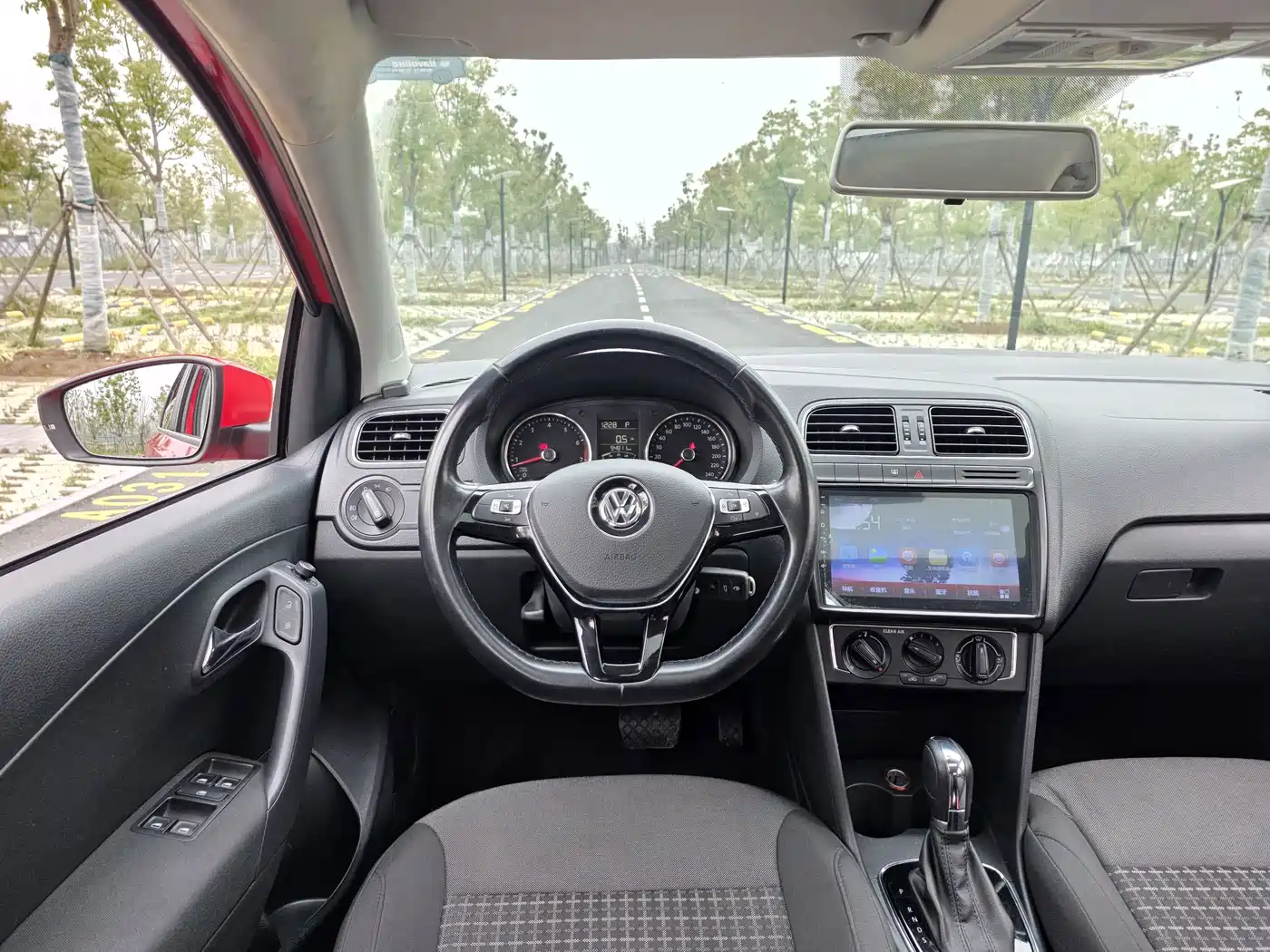 Volkswagen Polo 2016 1.6L Automatic Comfort фото 17