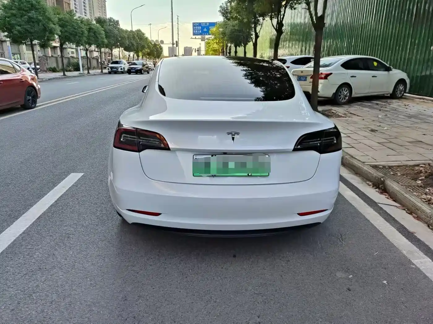 TESLA MODEL 3