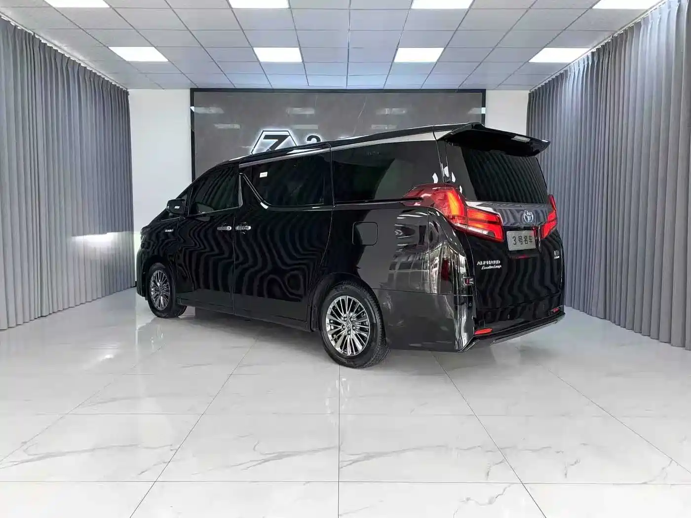 Toyota Alphard 2019 Hybrid 2.5L Premium Edition фото 5