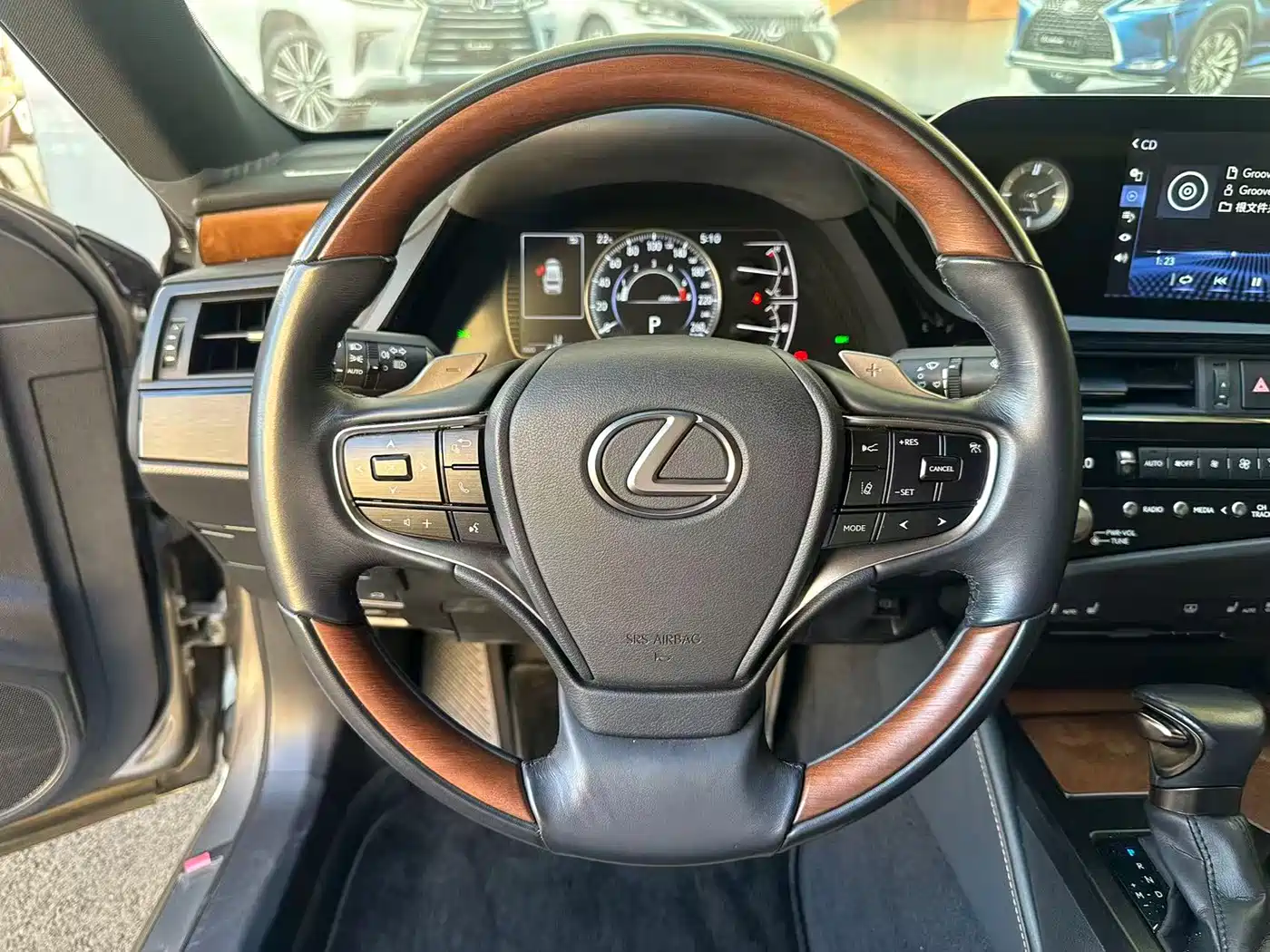 Lexus ES 2021 200 Luxury Edition фото 8