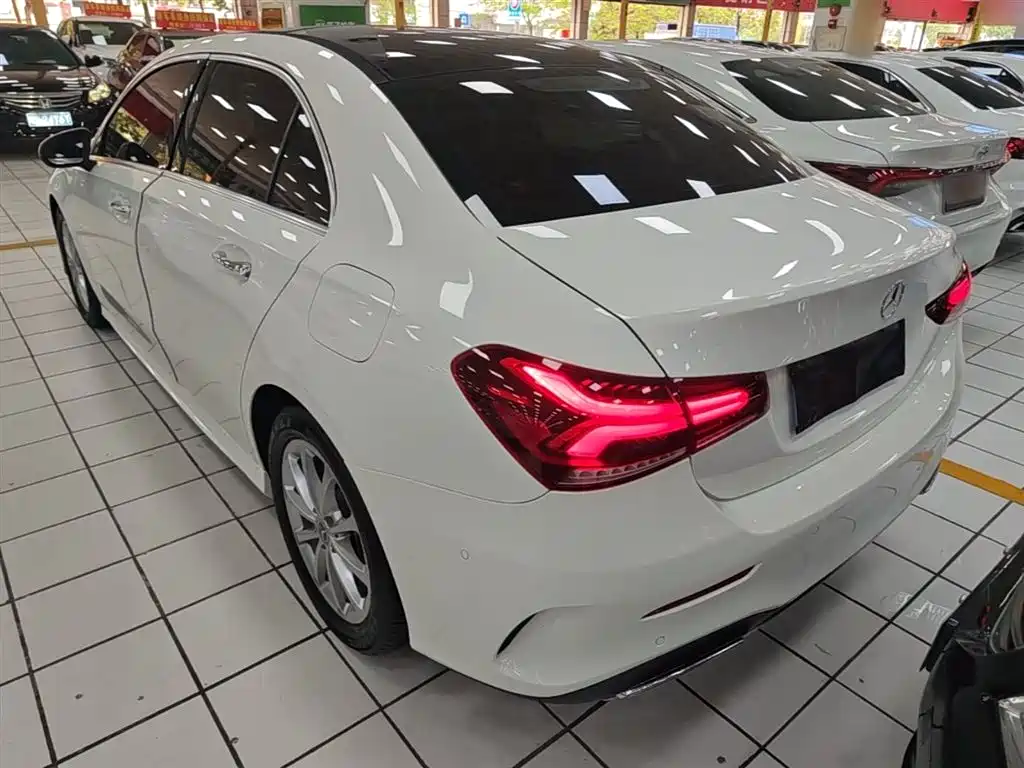 Mercedes-Benz A-Class 2019 A 200 L Sport Sedan фото 5