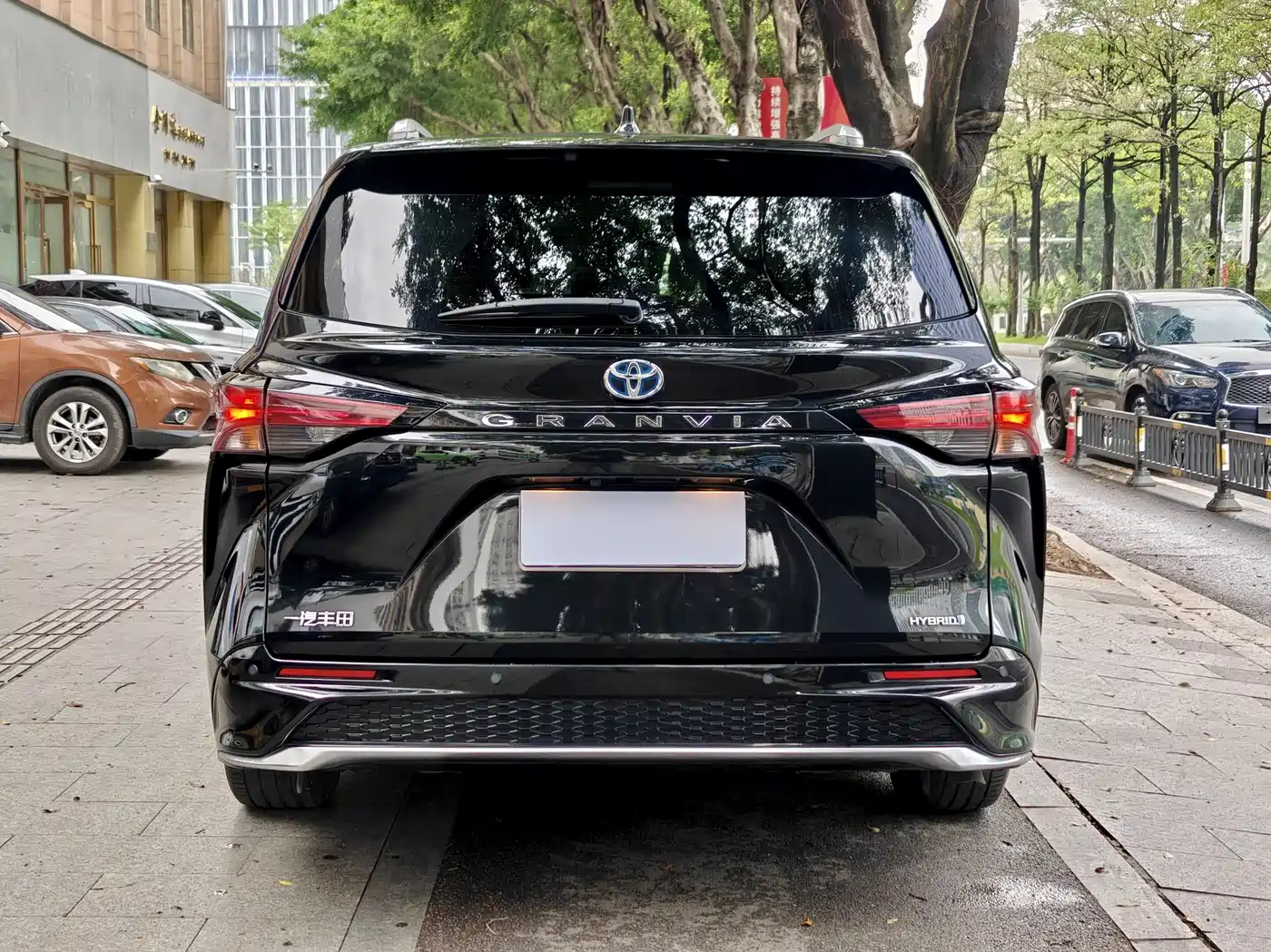 Toyota Granvia 2023 2.5L Hybrid Prestige PLUS Edition фото 17