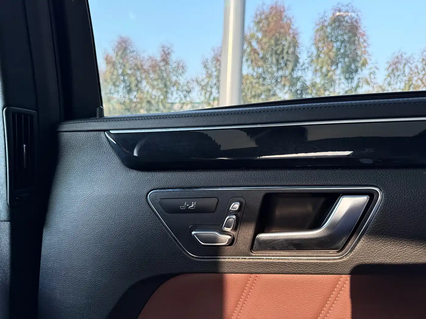 Mercedes-Benz E-Class 2014 E 300 L Sport Luxury фото 30