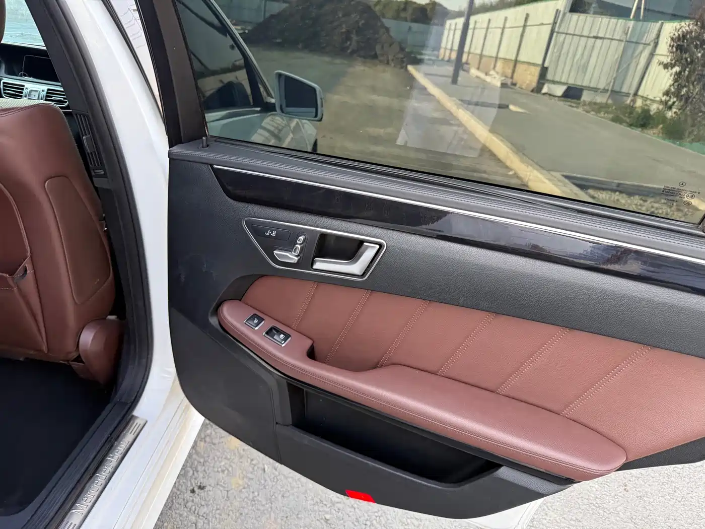 Mercedes-Benz E-Class 2014 E 300 L Sport Luxury фото 28