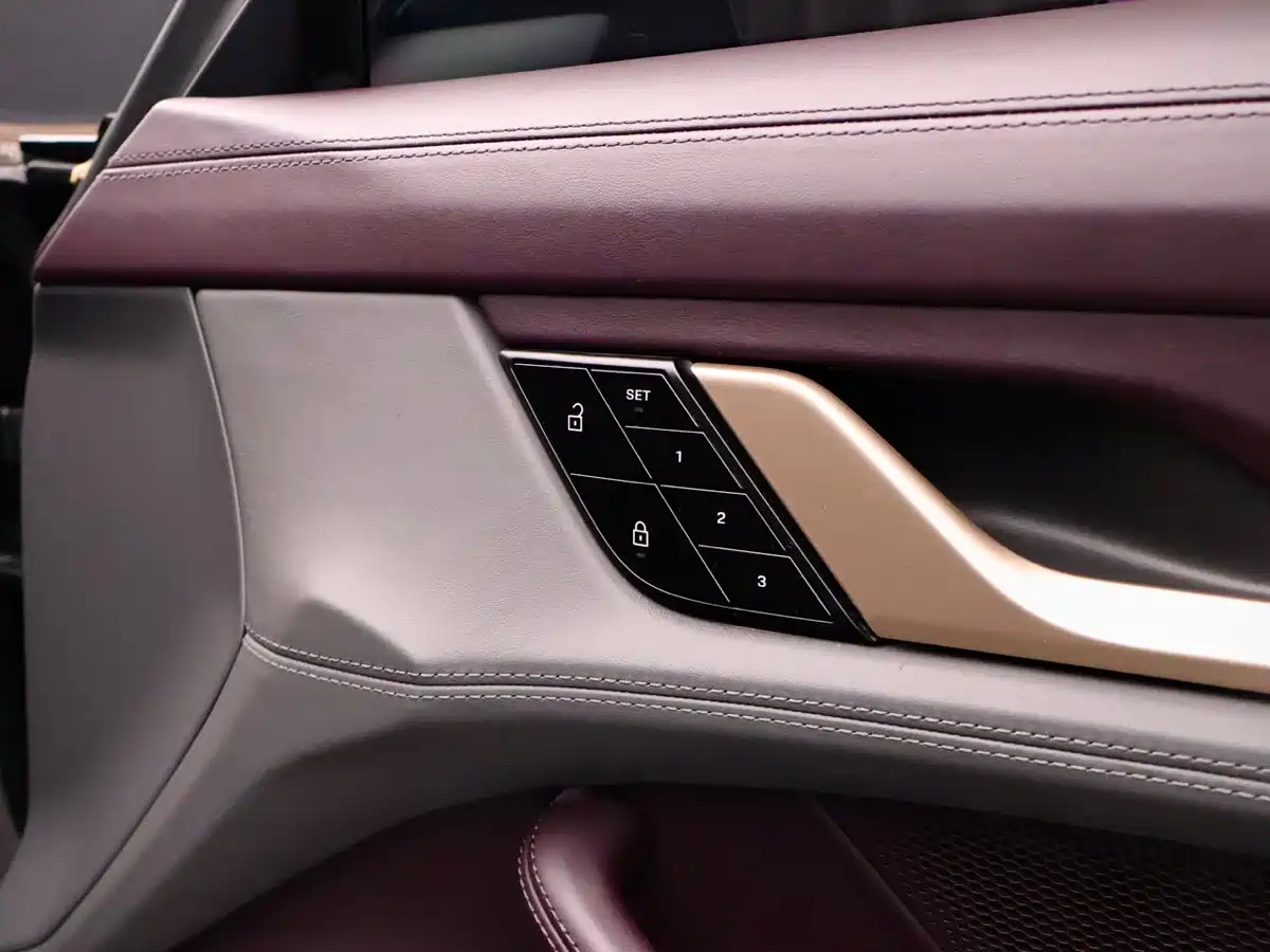 Porsche Taycan 2019 Taycan Turbo фото 17