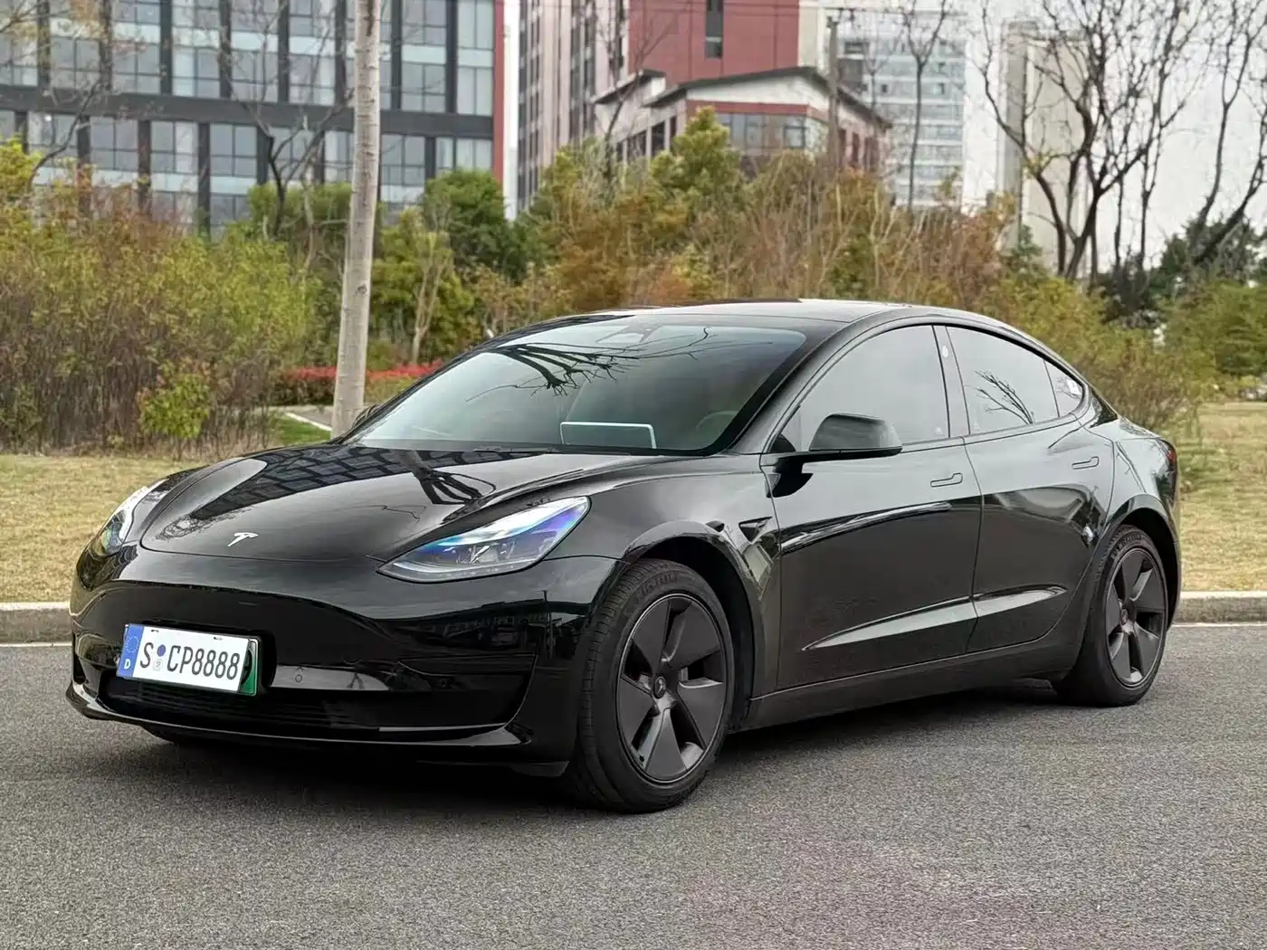 TESLA MODEL 3