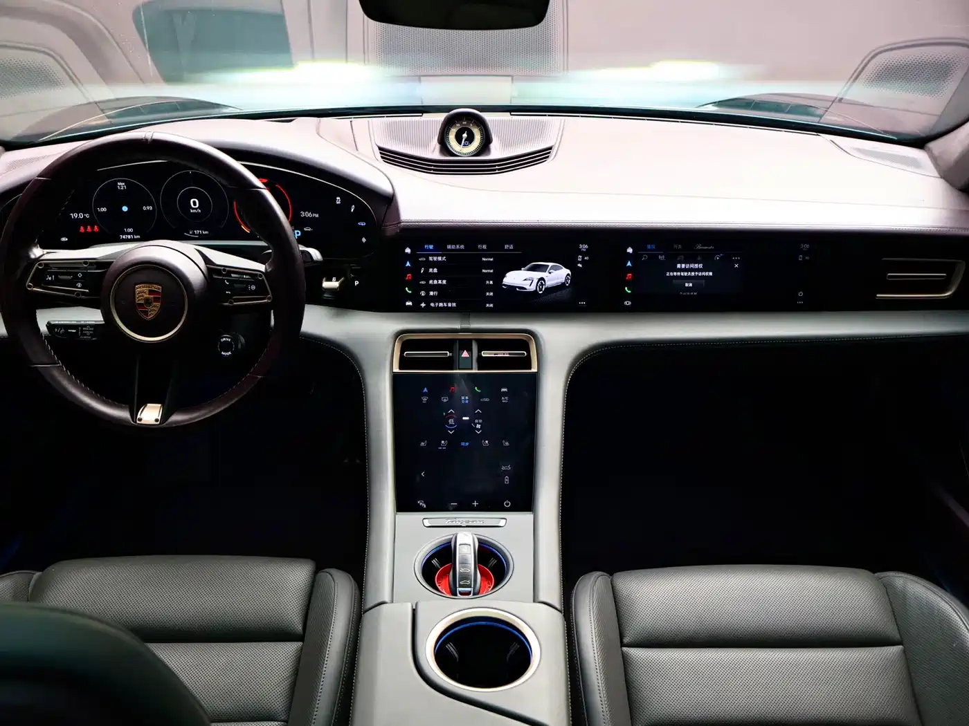Porsche Taycan 2019 Taycan Turbo фото 7