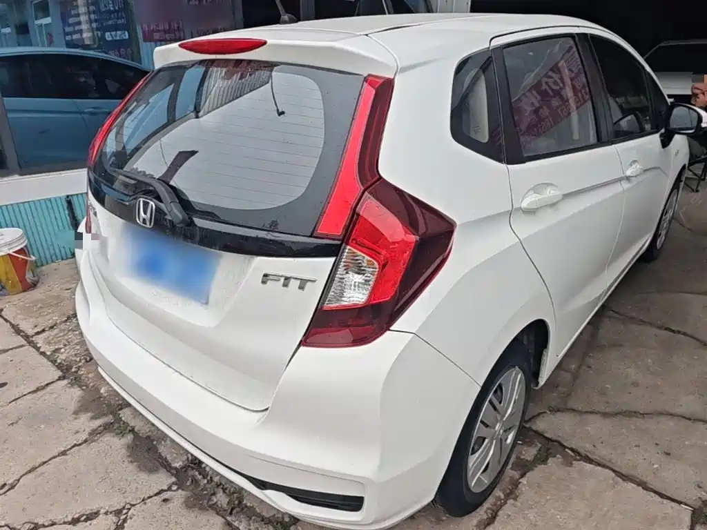 Фото 7 - Honda Fit