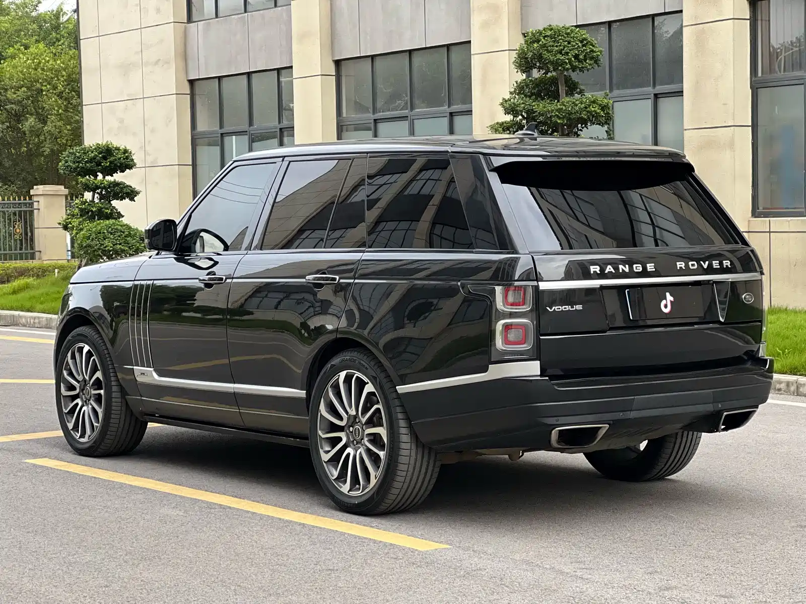 Фото 23 - Land Rover Range Rover