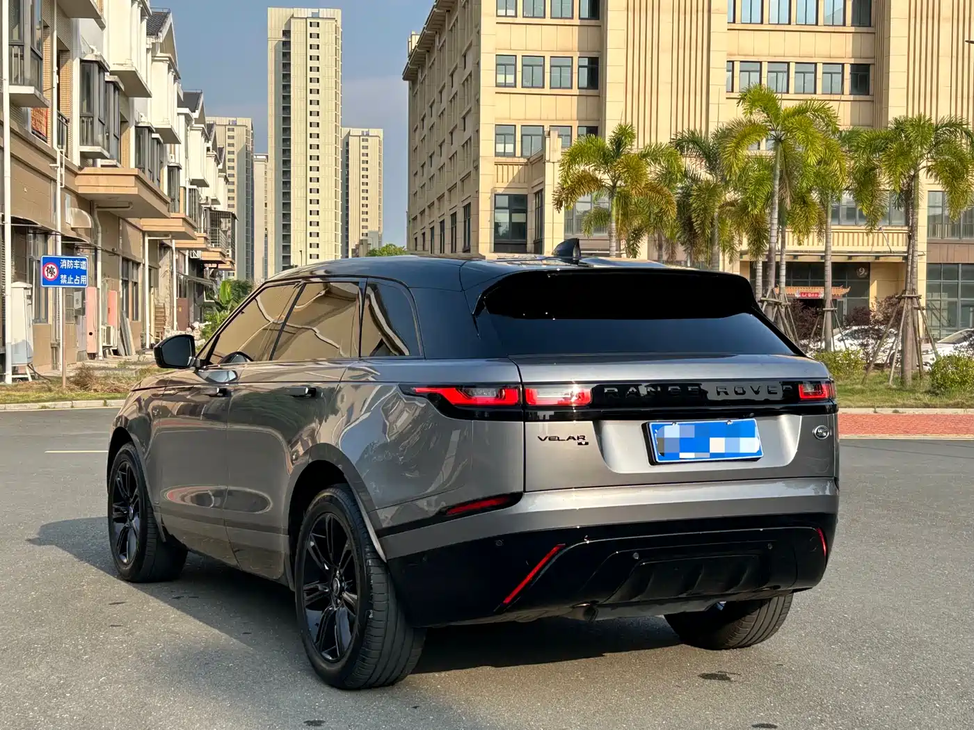 Land Rover Range Rover Velar 2021 P250 Gloss Black Collector's Edition фото 4