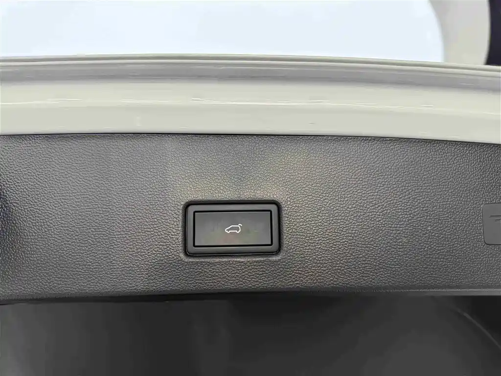 VOLKSWAGEN T ROC EXPLORING SONGS