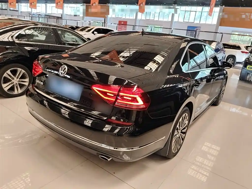 Volkswagen Passat 2016 330TSI DSG Executive Edition фото 7