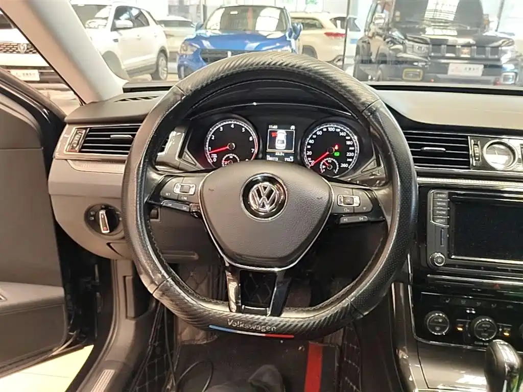 Volkswagen Passat 2016 330TSI DSG Executive Edition фото 11