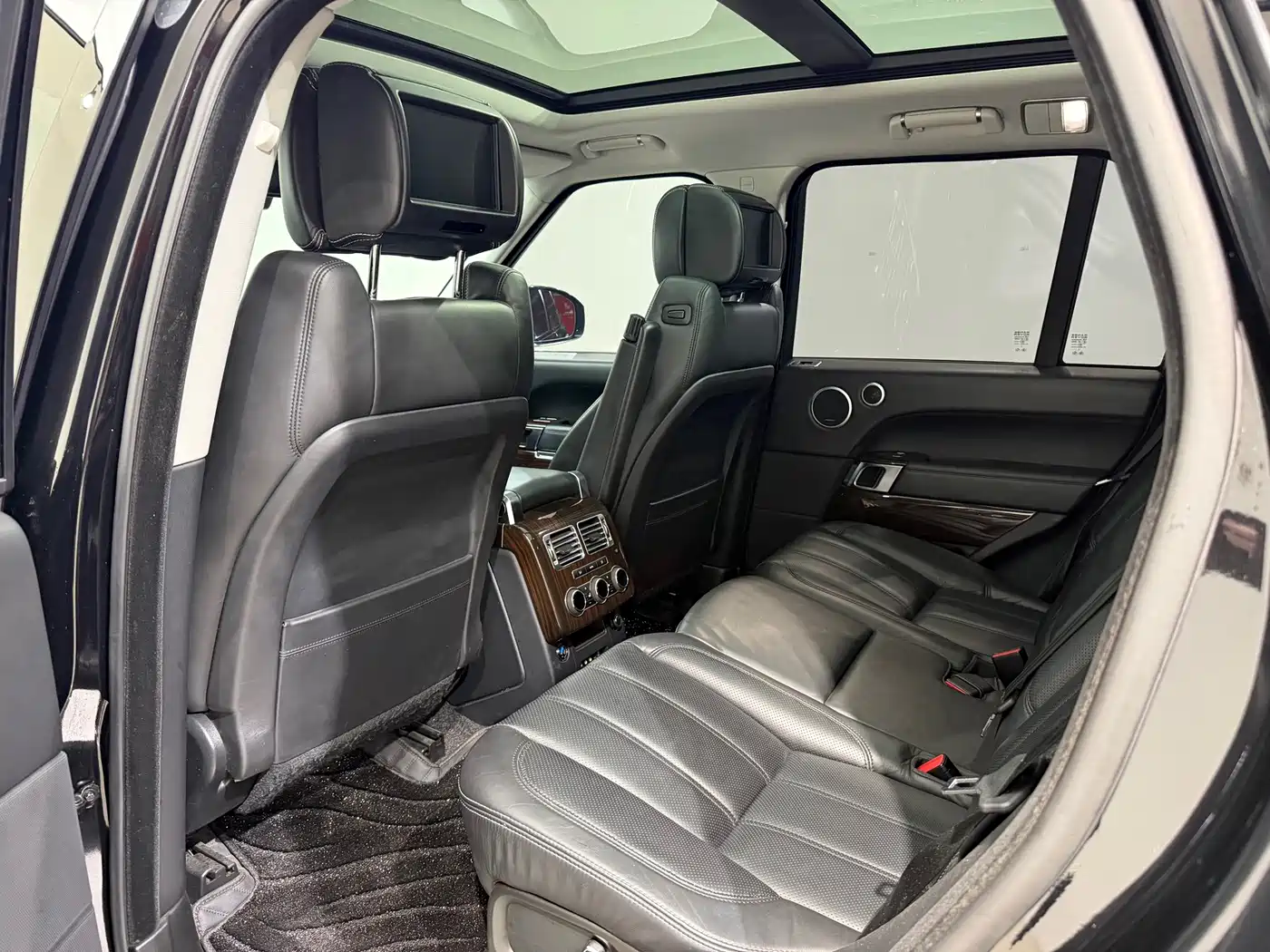 Photo 9 - Land Rover Range Rover