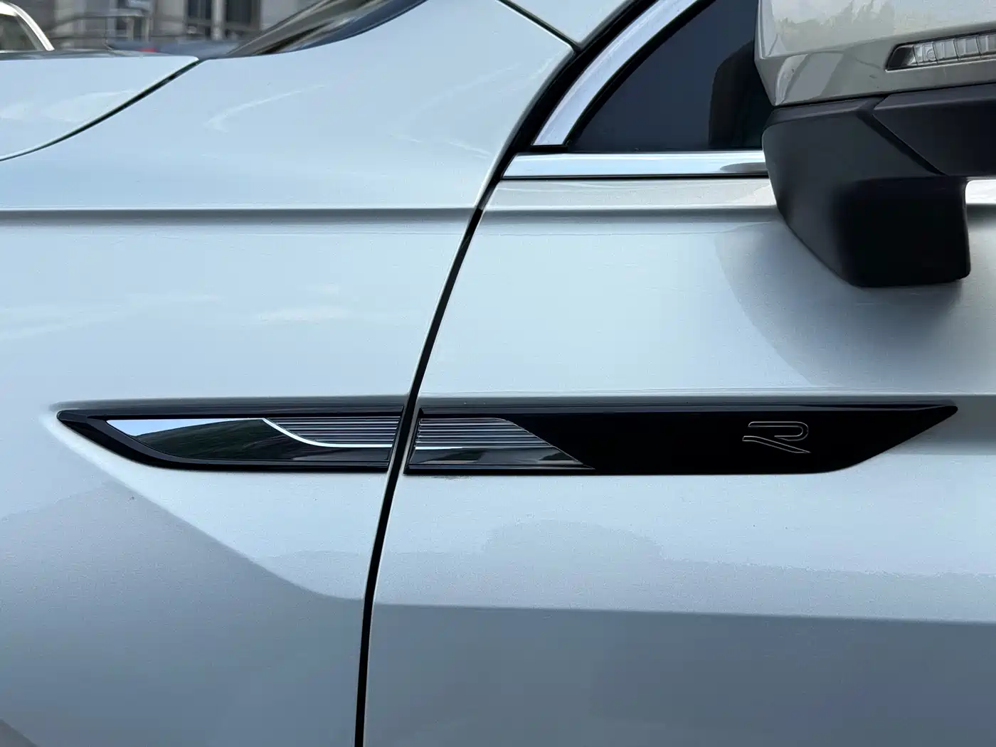 Volkswagen Tiguan L 2023 Facelift 330TSI Auto FWD R-Line Premium фото 38