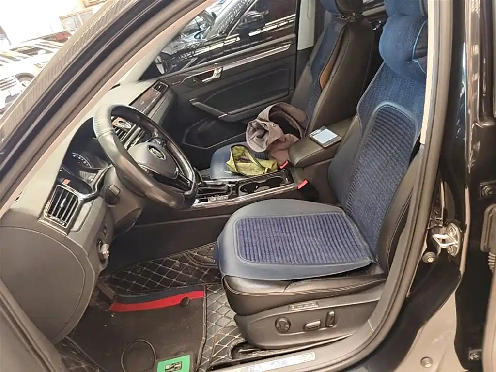 Volkswagen Passat 2016 330TSI DSG Executive Edition фото 15