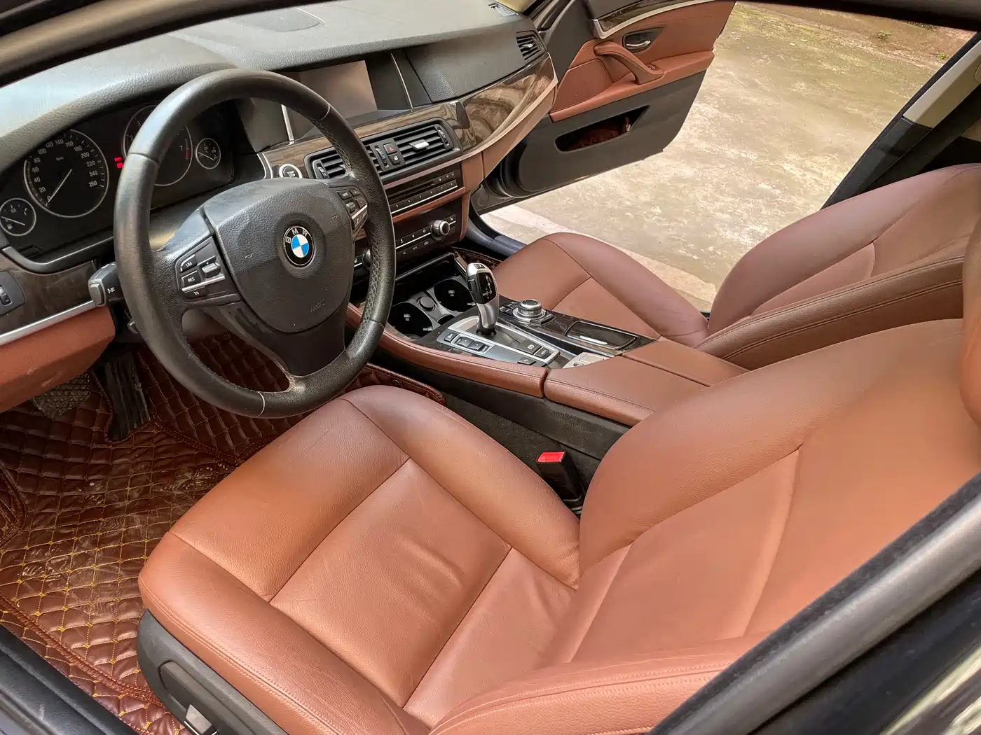 BMW 5 Series 2014 525Li Leading фото 10