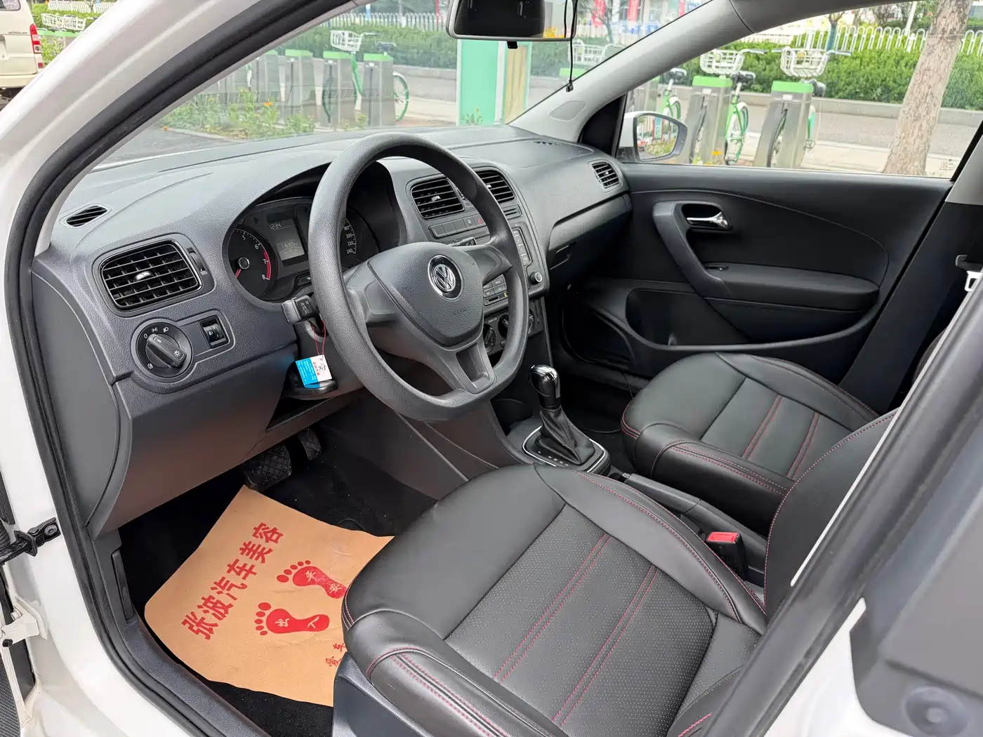 Volkswagen Polo 2016 1.4L Automatic Trend фото 4