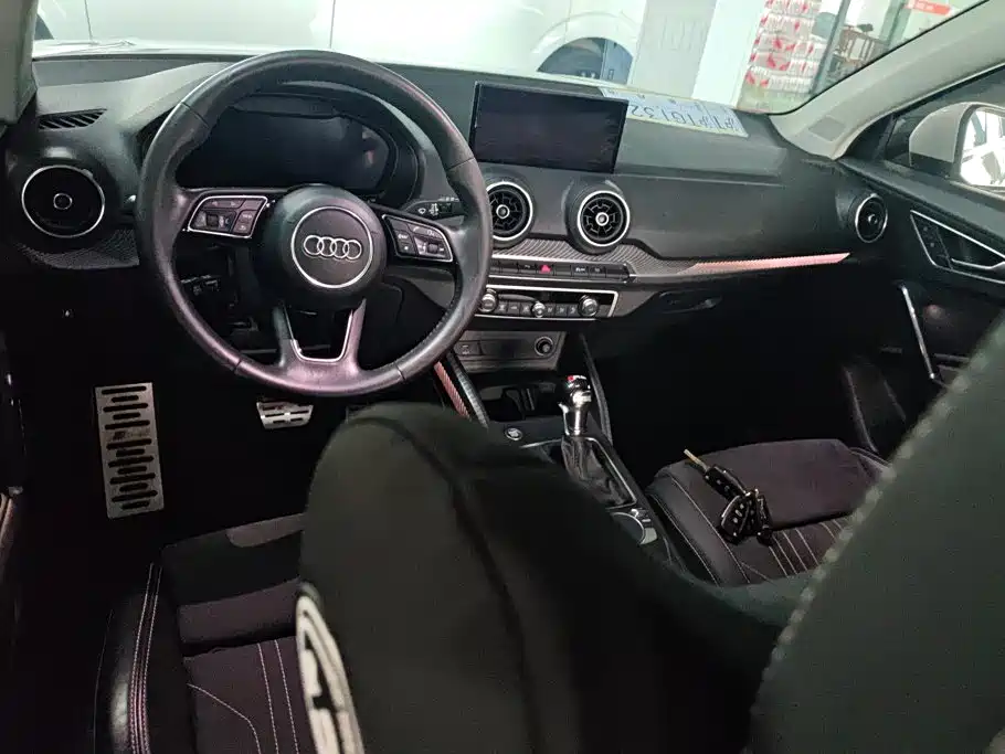 Фото 12 - Audi Q2L e-tron