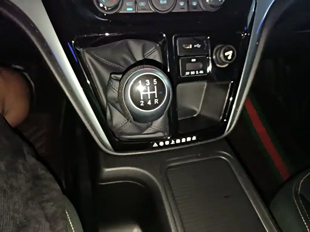 JAC Refine M3 2024 2023 PLUS 1.5T 7/8-seater Smart Connect Edition