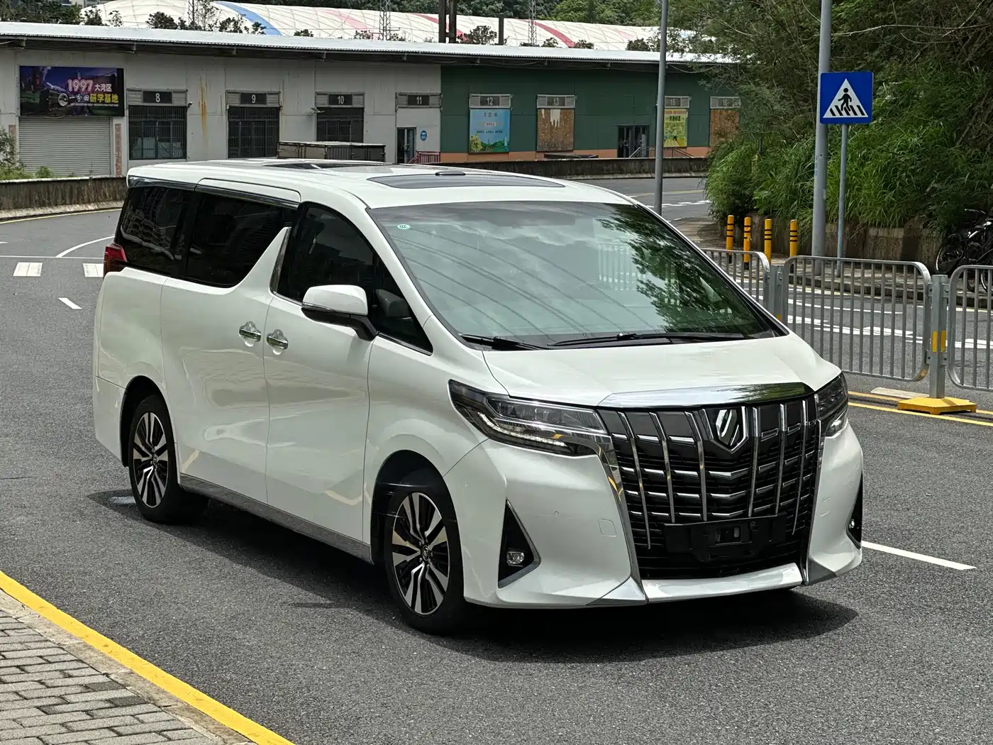 Toyota Alphard 2018 Facelift 3.5L Premium Edition фото 4