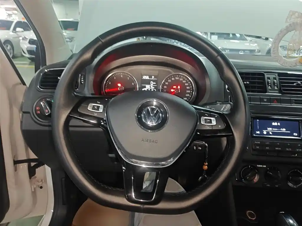 Volkswagen Polo 2016 1.6L Automatic Comfort фото 11