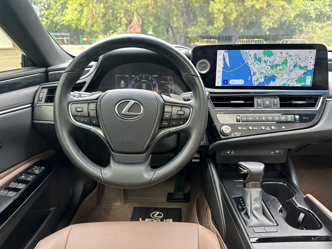 Фото 9 - Lexus ES