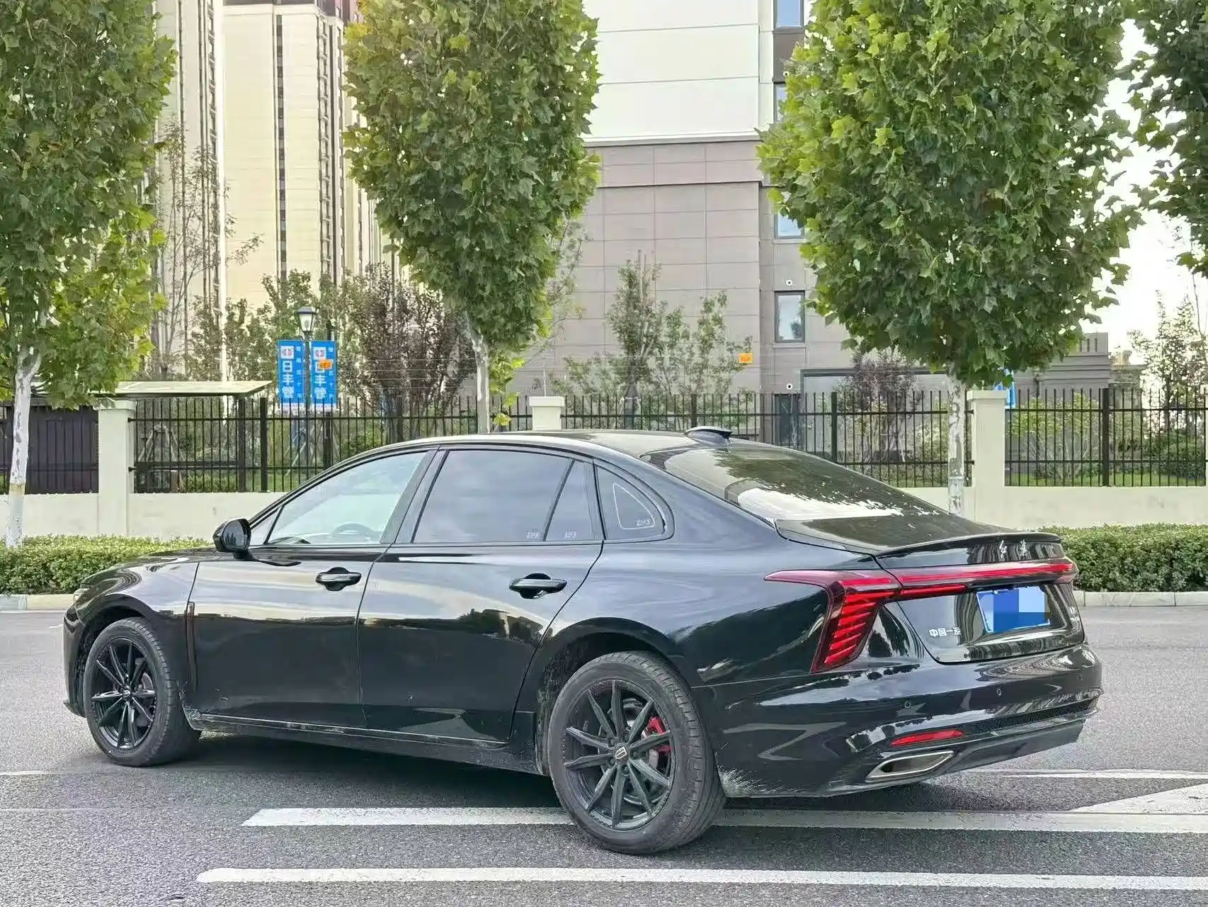 Photo 9 - Hongqi H5
