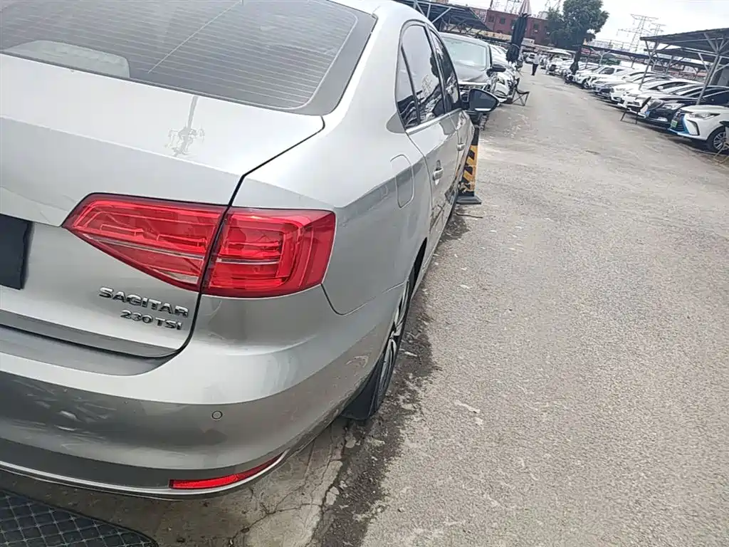 Volkswagen Sagitar 2017 230TSI Automatic Comfort фото 8