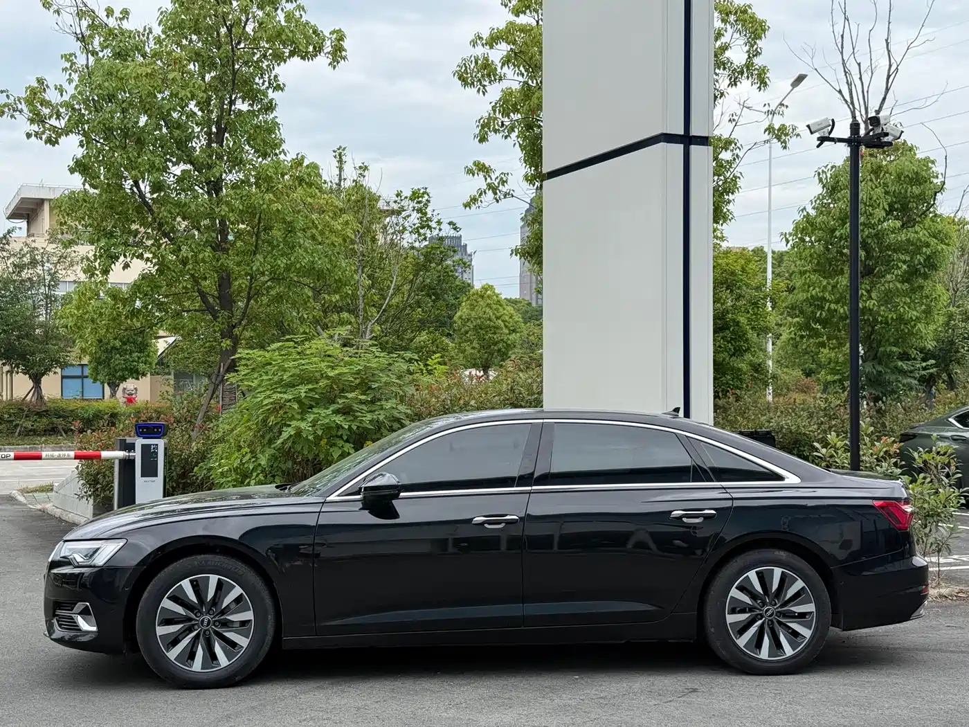 Audi A6L 2023 45 TFSI Premium Selection Elegance фото 2