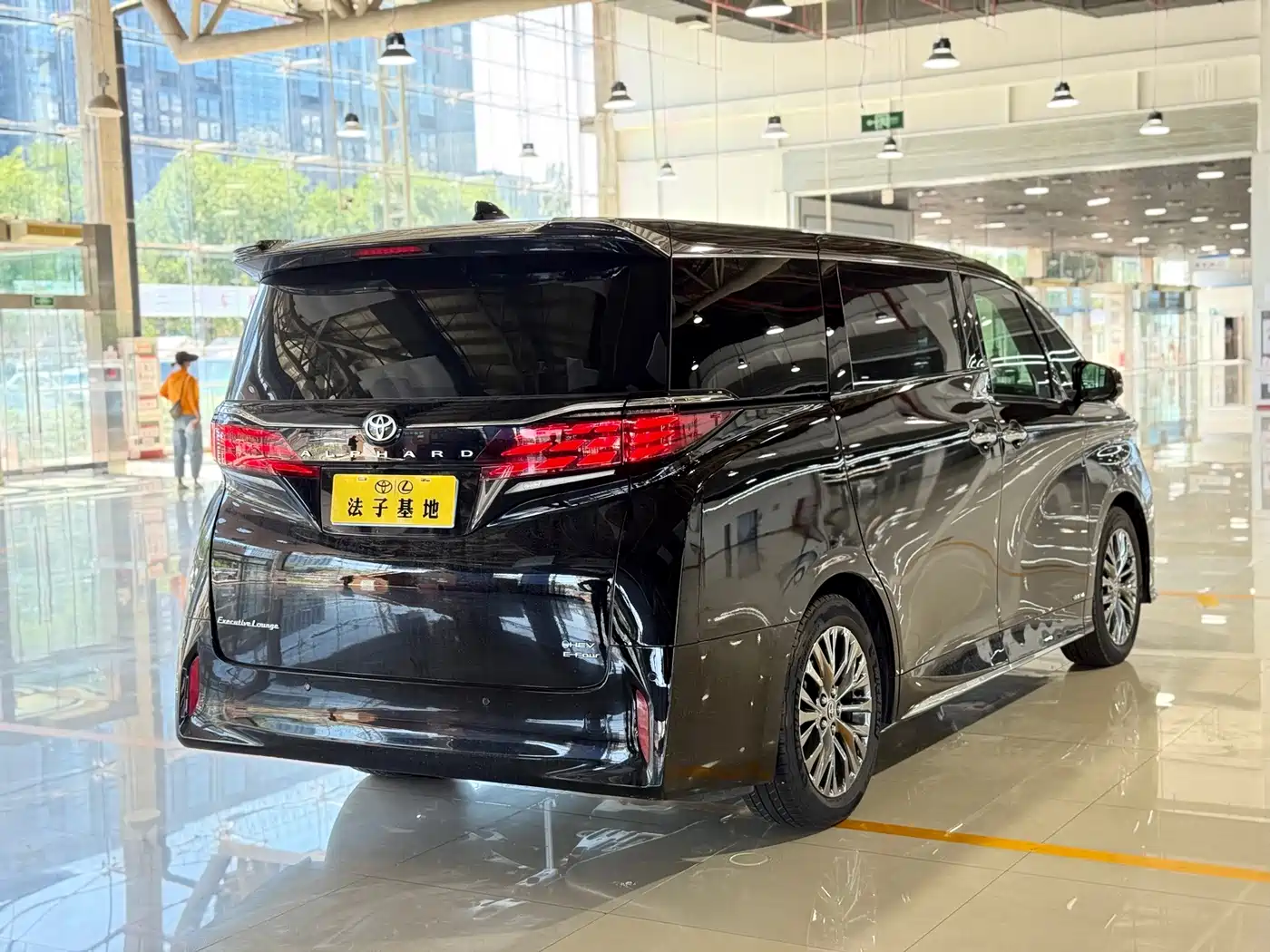 Фото 17 - Toyota Alphard