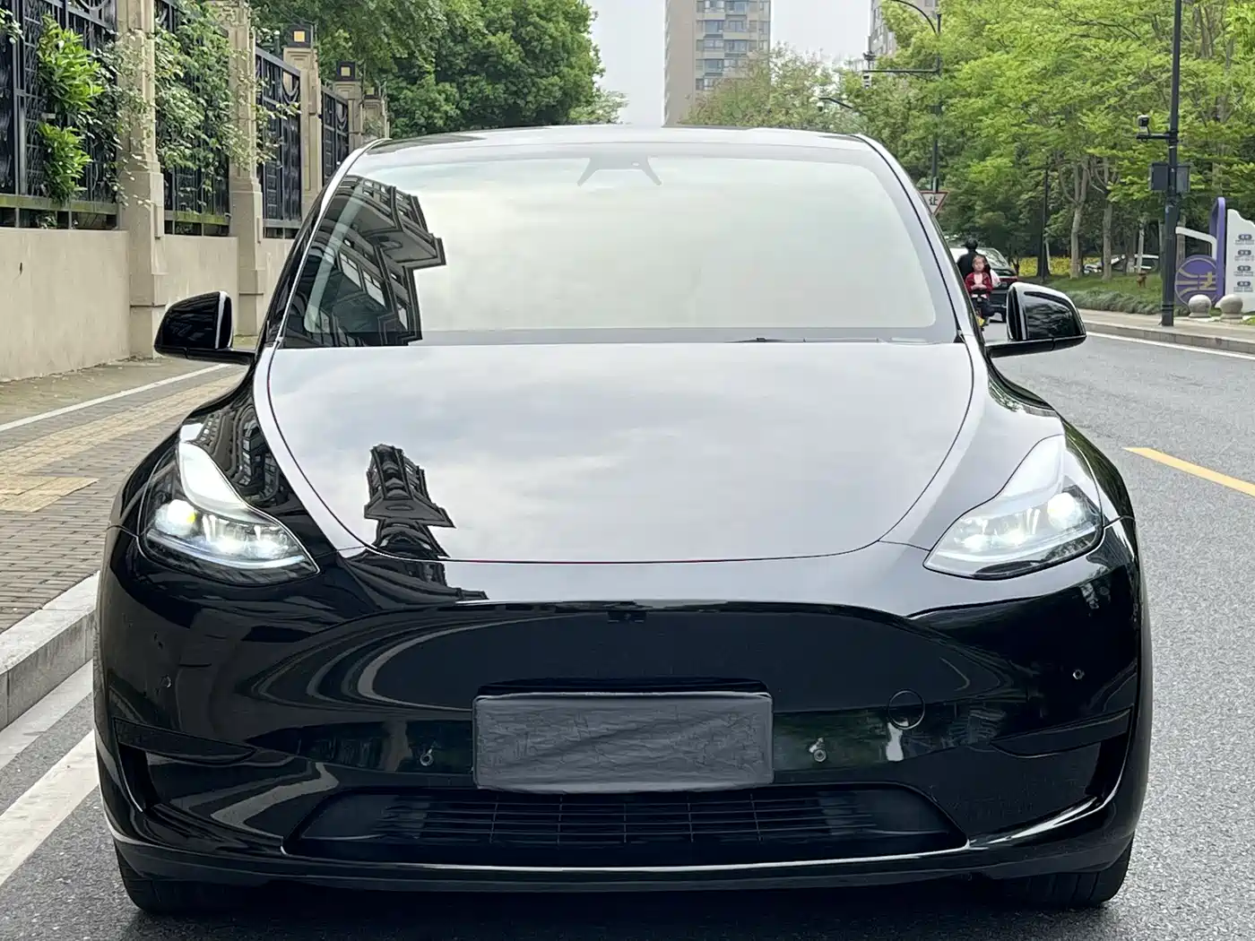 TESLA MODEL Y
