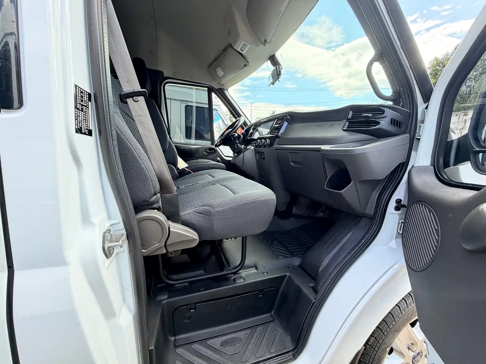 Photo 13 - Ford New Generation Transit