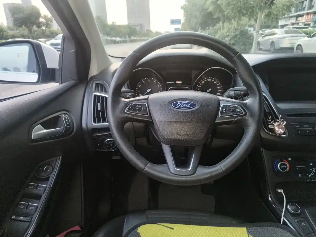 Фото 3 - Ford Focus